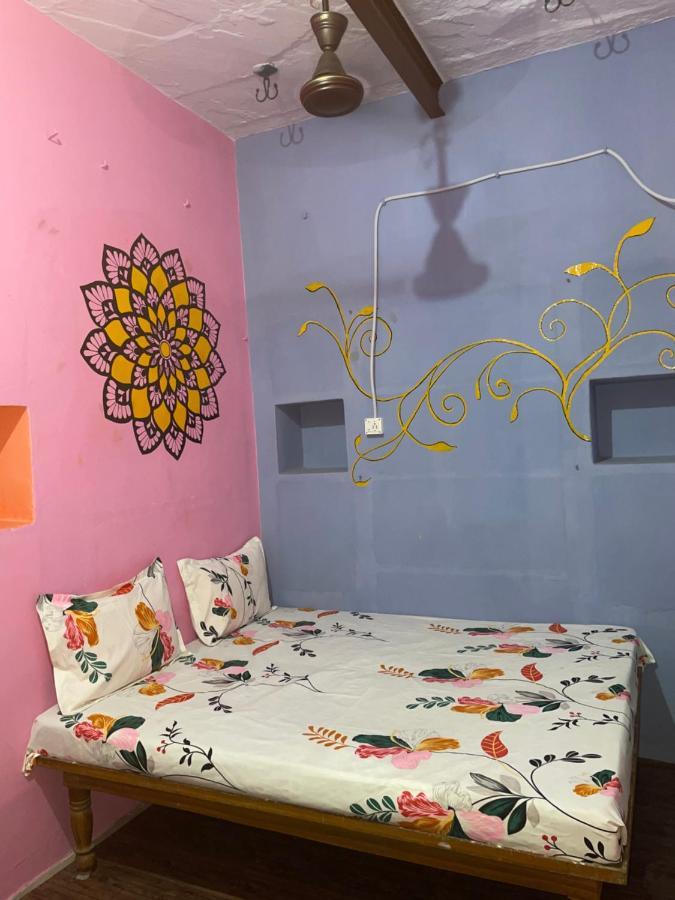 Indra Paying Guest House พาราณสี ภายนอก รูปภาพ
