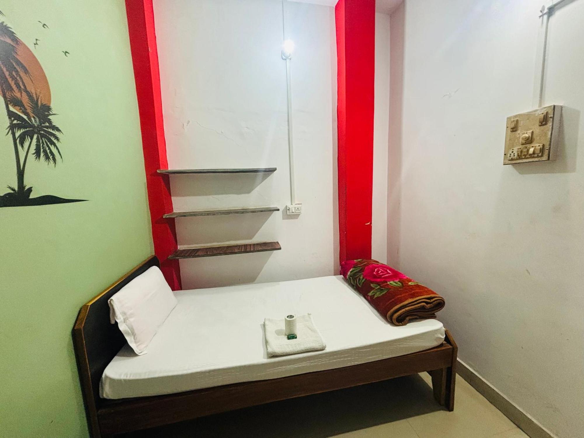 Indra Paying Guest House พาราณสี ภายนอก รูปภาพ